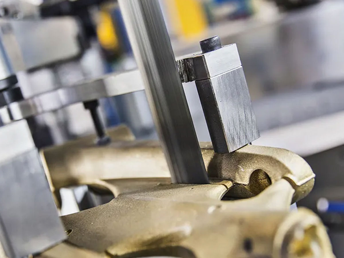 机器人CNC高速全自动带锯机 - 黄铜铸件冒口浇道自动切除 - 2